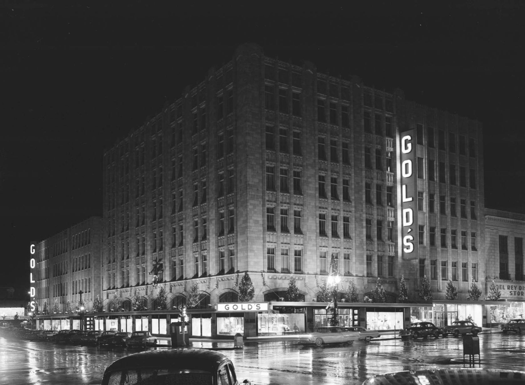 Gold's exterior